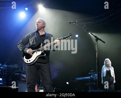 STOCKHOLM 20060530 Mark Knopfler together with Emmylou Harris in concert, 'An Evening of Duets', late 30 May 2006 at Globe Arena in Stockholm tuesday may 30. Foto: Anders Wiklund/ SCANPIX / Kod 10040  Stock Photo