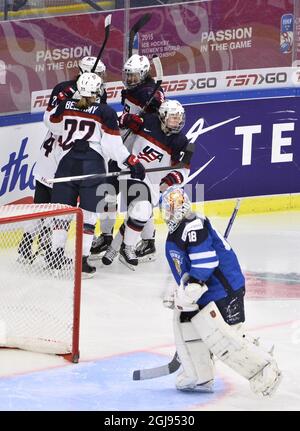 US team celebrate Kendall Coyne (26) 3-1 goal behind Finland's goal keeper Meeri Raisanen during the 2015 IIHF Ice Hockey Women's World Championship group A match between USA and Finland at Malmo Isstadion in Malmo, southern Sweden, on March 29, 2015. Photo: Claudio Bresciani / TT / code 10090 Stock Photo