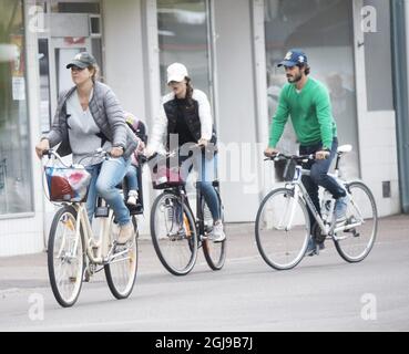 BORGHOLM 2015-07-19 *** EXCLUSIVE*** Princess Madeleine and Princess Leonore on a bike in Borgholm, Swden, July 19, 2015. Photo: Sven Lindwall / EXP / TT / Kod: 7117 ** OUT SWEDEN OUT**  Stock Photo