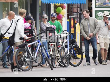 BORGHOLM 2015-07-19 *** EXCLUSIVE*** Princess Madeleine and Princess Leonore on a bike in Borgholm, Swden, July 19, 2015. Photo: Sven Lindwall / EXP / TT / Kod: 7117 ** OUT SWEDEN OUT**  Stock Photo