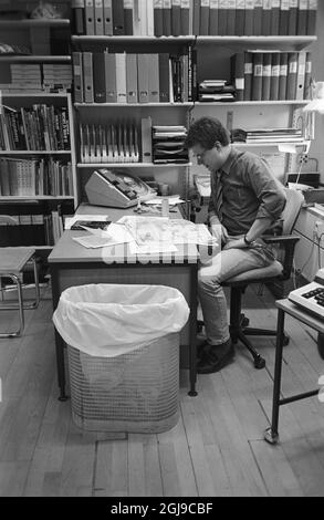 *File picture in connection with the release of the new Millennium book August 27* STOCKHOLM 2007-09-20 Arkiv 199401 Crime writer Stieg Larsson at his work station at the Swedish news agency TT;s picture- and feature desk in Stockholm, Sweden, January 1994. Stieg Larsson wrote the blockbuster trilogy 'Millennium' which is translated into many languages. Stieg Larsson died before his first book where published. Monica Schmidtz / SCANPIX kod 10181  Stock Photo