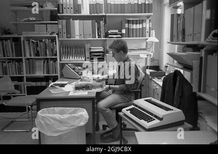 **File picture in connection with the release of the new Millennium book August 27** STOCKHOLM 2007-09-20 Arkiv 199401 Crime writer Stieg Larsson at his work station at the Swedish news agency TT;s picture- and feature desk in Stockholm, Sweden, January 1994. Stieg Larsson wrote the blockbuster trilogy 'Millennium' which is translated into many languages. Stieg Larsson died before his first book where published. Monica Schmidtz / SCANPIX kod 10181  Stock Photo