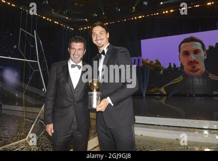 Swedish striker Zlatan Ibrahimovic pose with the Golden Ball soccer trophy together with Luis Figo (L) during Monday Nov. 09, 2015 annual soccer galan in Stockholm. Photo Maja Suslin / TT kod 10300  Stock Photo