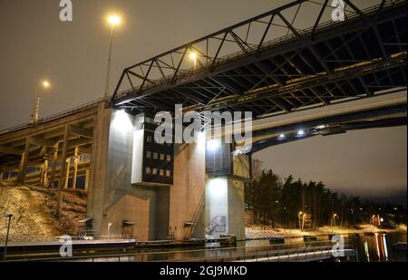 SODERTALJE 2016-02-15 General view under the E4 highway bridge in Sodertalje, Sweden, February 15, 2016. Police on Sunday confirmed that the five men killed when their car ran through the gate and flew off the 29 meters high open highway bridge early Saturday morning are British citizens. The bridge had been opened to let a cargo ship pass under it and other cars had stopped in front of the gate and red lights. It is under investigation why the crashed car failed to stop. Photo: Johan Nilsson / TT / Kod 50090  Stock Photo