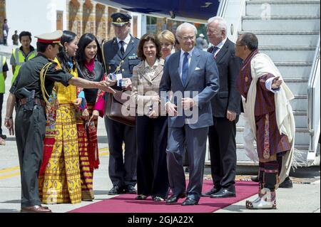 THIMPU 20160608 King Carl Gustaf and Queen Silvia of Sweden are seen at arrival to Thimpu, Bhutan June 8, 2016. The Swedish Royals are ion a State visit to Bhutan and was met at the airport by the Princess Dechen Yangzom Wangchuck and Princess Kezang Choden Wangchuck. Foto Jonas Ekstromer / TT / kod 10030  Stock Photo