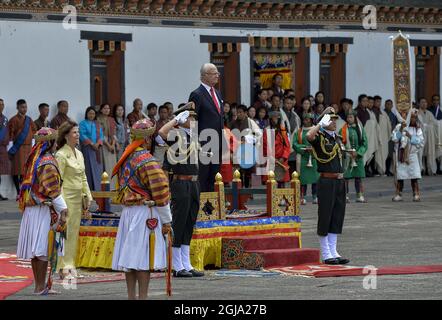 THIMPU 20160608 King Carl Gustaf and Queen Silvia of Sweden are seen during during the welcome ceremony in BhutanÂ’s political and religious centre Tashichho Dzongat in Thimpu, Bhutan June 8, 2016. The Swedish Royals are on a three days long State visit to Bhutan Foto Jonas Ekstromer / TT / kod 10030  Stock Photo