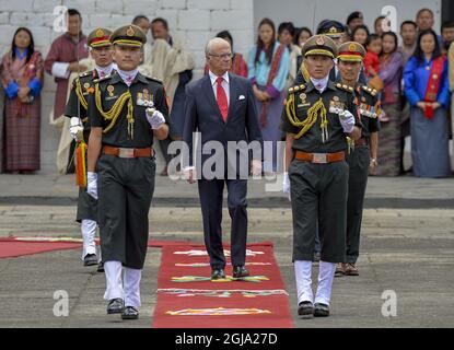 THIMPU 20160608 King Carl Gustaf and Queen Silvia of Sweden are seen during during the welcome ceremony in BhutanÂ’s political and religious centre Tashichho Dzongat in Thimpu, Bhutan June 8, 2016. The Swedish Royals are on a three days long State visit to Bhutan Foto Jonas Ekstromer / TT / kod 10030  Stock Photo