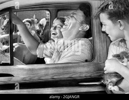 Andy Griffith, Patricia Neal, on-set of the Film, 'A Face in the Crowd', Warner Bros., 1957 Stock Photo