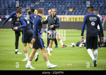  France's national soccer team player Antoine Griezmann (C) in action during a training session on the eve of the the Fifa World Cup qualification soccer match against Sweden at Friends Arena in Stockholm, Sweden on June 8, 2017. Photo: Henrik Montgomery / TT / code 10060 