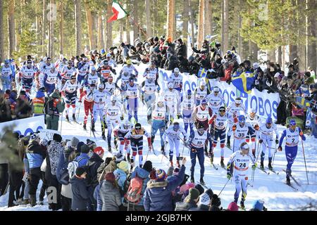 Skiers compete during the FIS World Cup Cross Country Men's 15.0 km Mass Start Classic event in Falun, Sweden, on March 17, 2018 Photo: Ulf Palm / TT / 9110  Stock Photo