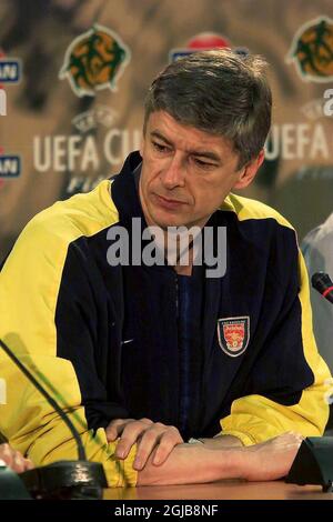 Arsenal manager Arsene Wenger at a press conference prior to the UEFA Cup Final with Galatasaray  Stock Photo