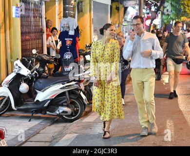 Crown Princess Victoria and Prince Daniel visit the shopping streets in Hanoi, Vietnam, Monday evening, May 6, 2019. Crown Princess Victoria and Prince Daniel are visiting Vietnam for three days and are going to participate in the Sweden–Vietnam Business Summit Photo: Jonas Ekstromer / TT kod 10030 Stock Photo