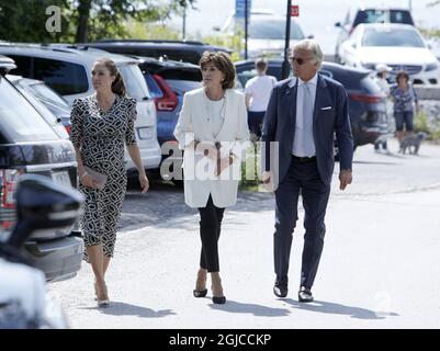 Louise Thott (formerly Gottlieb, Princess Madeleine's best friend) with her parents Carola and Fredrik Gottlieb Funeral of Anki Wallenberg in Dalaro church, Stockholm, Sweden 19 July 2019 Anki Wallenberg died in a sailing accident on the lake Geneva. She resided in London and was a close friend to the Swedish Royal Family. (c) Patrik Osterberg / TT / kod 2857  Stock Photo