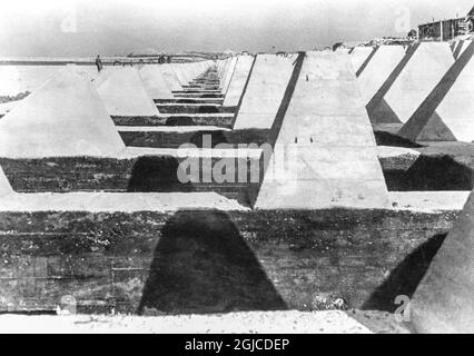 ATLANTIC COAST, FRANCE 1940-1944 Armour barriers as part of the fortifications in the Atlantic Wall, during the German occupation of parts of France during the Second World War. Photo: AB Text & Bilder / SVT / Kod: 5600  Stock Photo