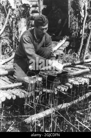 ATLANTIC COAST, FRANCE 1940-1944 Soldier washing up after a meal at the fortifications in the Atlantic Wall, during the German occupation of parts of France during the Second World War. Photo: AB Text & Bilder / SVT / Kod: 5600  Stock Photo