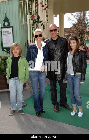 Marie Fredriksson with husband Micke Bolyos and their children Josefine and Oscar Opening of Grona Lund, 2007-04-28 (c) Karin Tornblom / TT Code 2377  Stock Photo