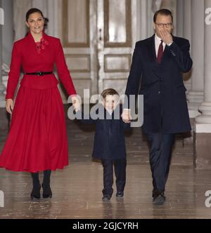 Crown Princess Victoria, Prince Oscar and Prince Daniel arrives for the tradional arrival of the Christmas trees at the Royal Palace in Stockholm, Sweden on Wednesday, December 18, 2019 Foto: Jessica Gow / TT / Kod 10070  Stock Photo