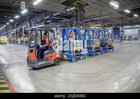 Volvo Cars started up the factory in Torslanda, Gothenburg, Sweden, April 14, 2020. T Photo: Adam Ihse / TT / code 9200  Stock Photo