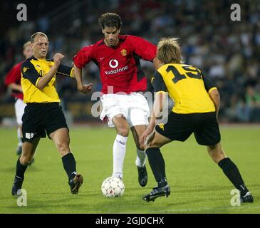 Manchester United's Ruud Van Nistelrooy takes on the Aarhus FC defence Stock Photo