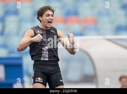 Sweden's Armand Duplantis celebrates after clearing the bar at 5,94m during the men's pole vault event at the pole- and long jump gala Bauhaus Jump Challenge at the Ullevi Arena in Gothenburg, Sweden, on July 04, 2020. Photo: Bjorn Larsson Rosvall / TT / code 9200 *** SWEDEN OUT ***  Stock Photo