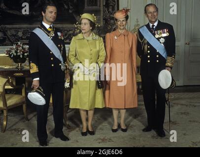 FILE 1983-05-25. Queen Elizabeth II and Prince Philip of England posing with their royal Swedish host couple King Carl Gustaf och Queen Silvia at the Royal Palace in Stockholm, after arrival in Stockholm, Sweden on May 25, 1983. The British royal couple is in Sweden on a four-day official state visit May 25 to 28. Photo: Jan Collsioo / TT / Code: 1001 Stock Photo