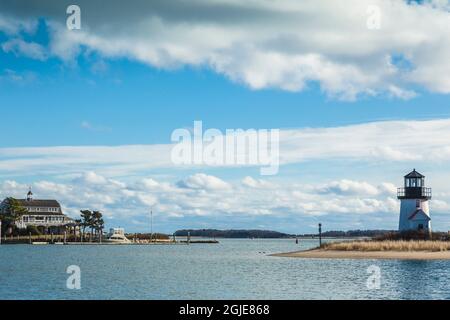 USA, Massachusetts, Cape Cod. Hyannis Harbor and lighthouse. Stock Photo