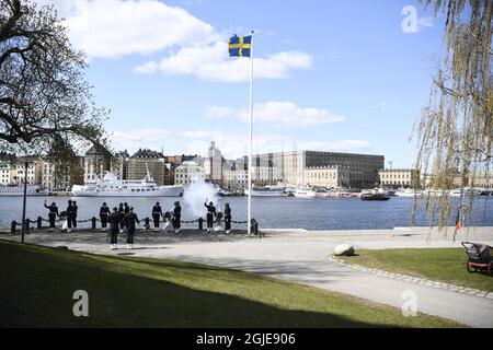 The Swedish Armed Forces' salute to King Carl XVI Gustaf of Sweden on his 75th birthday on Skeppsholmen in Stockholm, Sweden, on April 30, 2021. Photo: Carl-Olof Zimmerman / TT code 12050  Stock Photo
