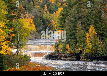 Lower Tahquamenon Falls, Tahquamenon River in autumn, Tahquamenon Falls State Park, Michigan Stock Photo