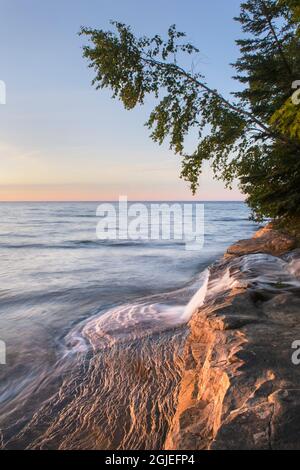 Elliot Falls flowing over layers of Au Train Formation sandstone at Miners Beach. Pictured Rocks National Lakeshore, Michigan Stock Photo