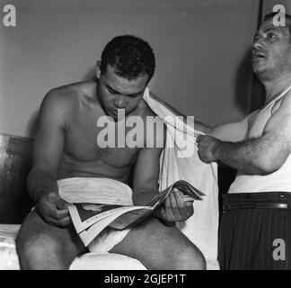 Joe Louis, American boxer during a training camp in Pompton Lakes, New Jersey. Louis was world heavyweight champion in 1937, he retired as undefeated champion after having defended the title 25 times. Stock Photo