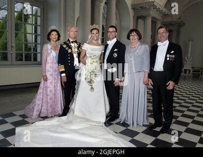 Crown Princess Victoria and Prince Daniel posing together with their parents: Queen Silvia, King Carl Gustaf, Ewa Westling and Olle Westling, at the Royal Castle, Stockhom. Stock Photo