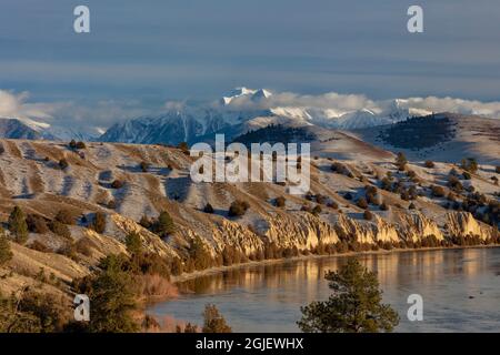 McDonald Peak and the Mission Mountains loom over the Flathead River in early winter in the Mission Valley, Montana, USA Stock Photo