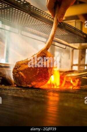 USA, Washington State, Kennewick. Tomahawk steak on the grill. Stock Photo