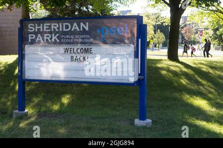 Mississauga, Canada. 9th Sep, 2021. A 'WELCOME BACK!' sign is seen outside a school in Mississauga, the Greater Toronto Area, Ontario, Canada, on Sept. 9, 2021. Schools in Toronto, Peel, York and Durham started their school years on Thursday, offering a mix of in-person classes and online learning for students. Credit: Zou Zheng/Xinhua/Alamy Live News Stock Photo