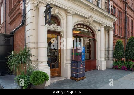 A trunk and suitcases display stacked outside the Goyard shop, a French  trunk and leather goods makers in Mount Street, Mayfair. London, England,  UK Stock Photo - Alamy