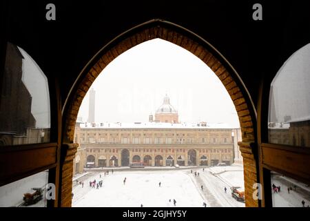 Bologna, Italy. 01st Mar, 2018. Generic view of Piazza Maggiore covered with the snow. The 'Beast from the East', an unusually cold and snowy weather, Stock Photo