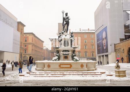 Bologna, Italy. 01st Mar, 2018. A view of Fountain of Neptune covered with snow. The 'Beast from the East', an unusually cold and snowy weather, strik Stock Photo