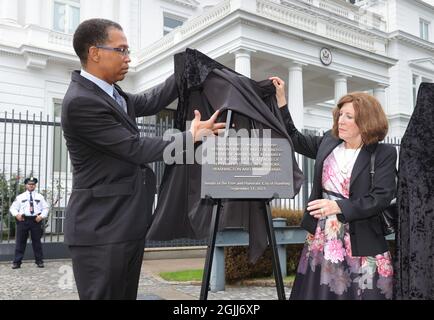 Hamburg, Germany. 10th Sep, 2021. Susan Elbow, former US Consul General in Hamburg (in office in 2001) and the Consul General of the United States of America, Darion Akins unveil two inscription plaques in front of the Consulate General of the USA in Hamburg on the occasion of the 20th anniversary of the terrorist attacks of September 11, 2001. Credit: Ulrich Perrey/dpa/Alamy Live News Stock Photo