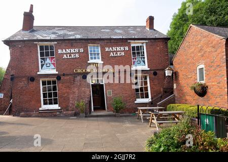 The UK’s quirkiest pub The Crooked House in Himley, Dudley which opened in 1830. the pub is tilted by approx 4 feet on one side to the other due to th Stock Photo