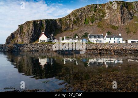 Row of whitewashed houses in harbour at Ellenabeich village at Easdale on Seil Island, one of the slate islands, Argyll and Bute, Scotland, UK Stock Photo