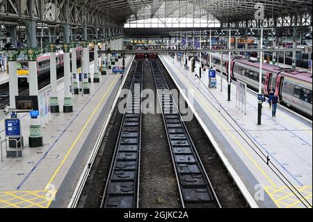 The station platforms inside Manchester Piccadilly station. Stock Photo