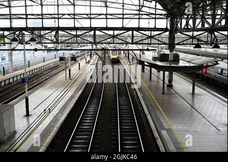 The station platforms inside Manchester Piccadilly station. Stock Photo