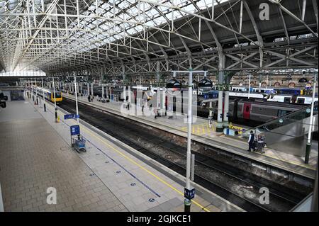 The station platforms inside Manchester Piccadilly station. Stock Photo