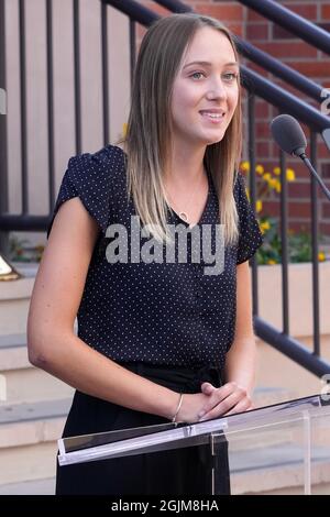 Ribbon cutting hi-res stock photography and images - Alamy