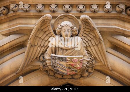 Angle and coat of arms above a doorway, Broad Street, Oxford. University of Oxford History of Science Museum, Oxford, England, UK Stock Photo