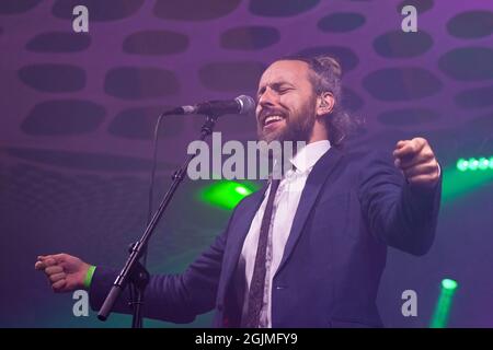 Winchester, UK. 10th Sep, 2021. Vocalist, Jonathan Scratchley performs live on stage with British dubstep band, Gentleman's Dub Club at Mucky Weekender Festival. Credit: SOPA Images Limited/Alamy Live News Stock Photo