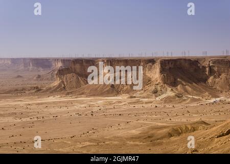 The Jabal Tuwaiq escarpment in Dhurma near Riyadh, Saudi Arabia Stock Photo