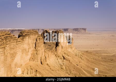 The Jabal Tuwaiq escarpment in Dhurma near Riyadh, Saudi Arabia Stock Photo