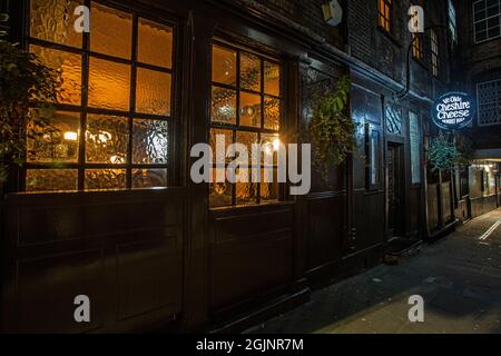 Exterior view of the traditional pub The Ye Olde Cheshire Cheese The City of London,United Kingdom . Stock Photo