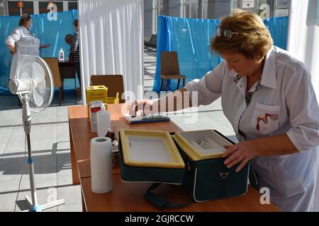 Kramatorsk, Ukraine. 11th Sep, 2021. A medical worker seen preparing her bag for a daily vaccination at a vaccination centre inside the city's bus station in Kramatorsk.From September 13, a yellow level of epidemic threat may be introduced across Ukraine due to the growing COVID-19 incidence. This was stated by Health Minister Viktor Liashko. As for the red quarantine zone, it will be introduced in several regions, where the rates of morbidity and hospitalization exceed the normal ones. (Photo by Andriy Andriyenko/SOPA Images/Sipa USA) Credit: Sipa USA/Alamy Live News Stock Photo